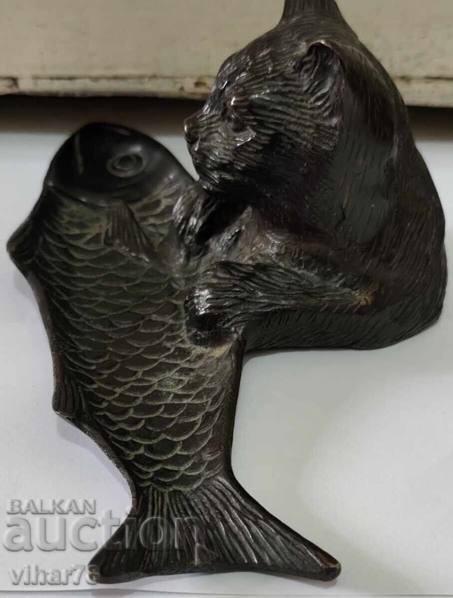 Livrarea FIGURĂ VECHE DIN FONTĂ, SUPORT PENTRU STILOU