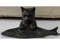 FIGURĂ VECHE DIN FONTĂ, SUPORT PENTRU STILOU