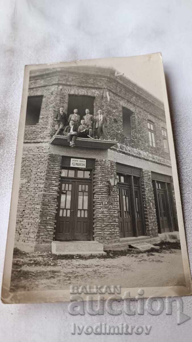 С-ка Мъже на балкона на Брусарска общ. мед. амболатория