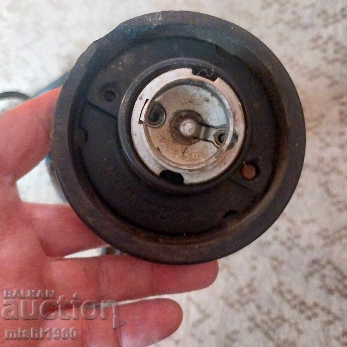 Lampă veche pentru mașină cu preț 6.00 BGN | € 3.07