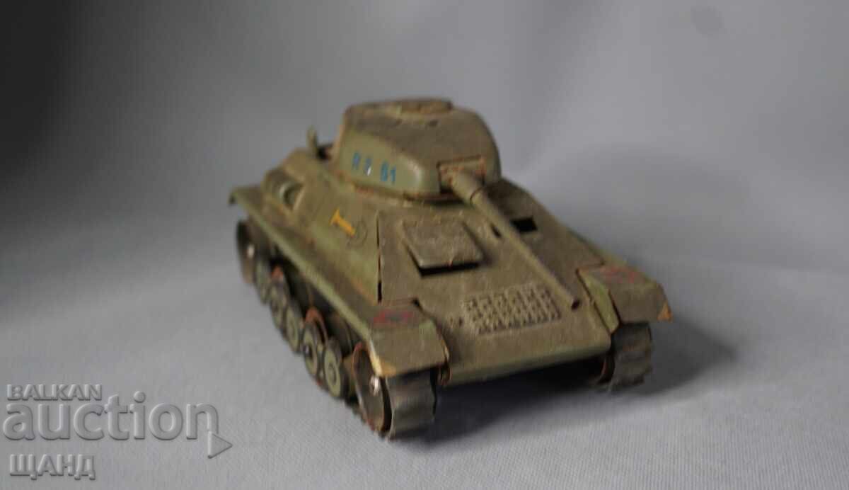 Old German metal toy tank model, battery-operated with price 50.35 BGN | € 25.74 Old German metal toy tank model, battery-operated with price 50.35 BGN | € 25.74
