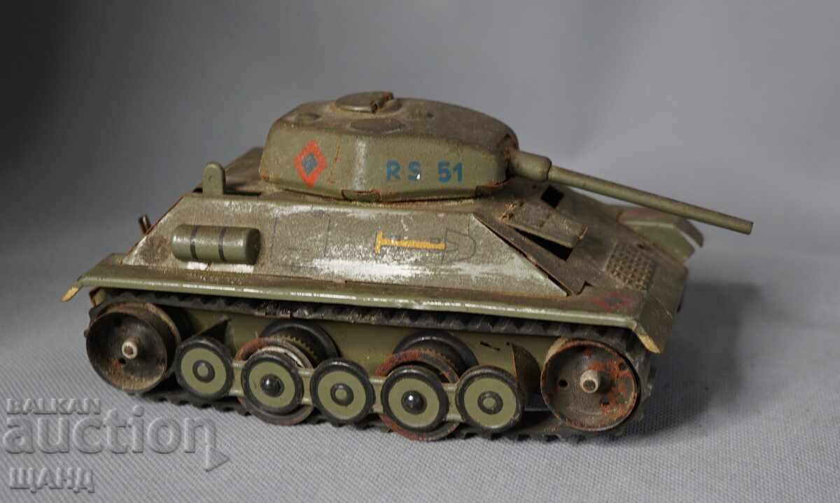 Auction Old German metal toy tank model, battery-operated Auction Old German metal toy tank model, battery-operated