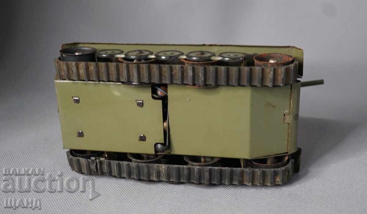 Old German metal toy tank model, battery-operated - 5 Old German metal toy tank model, battery-operated - 5