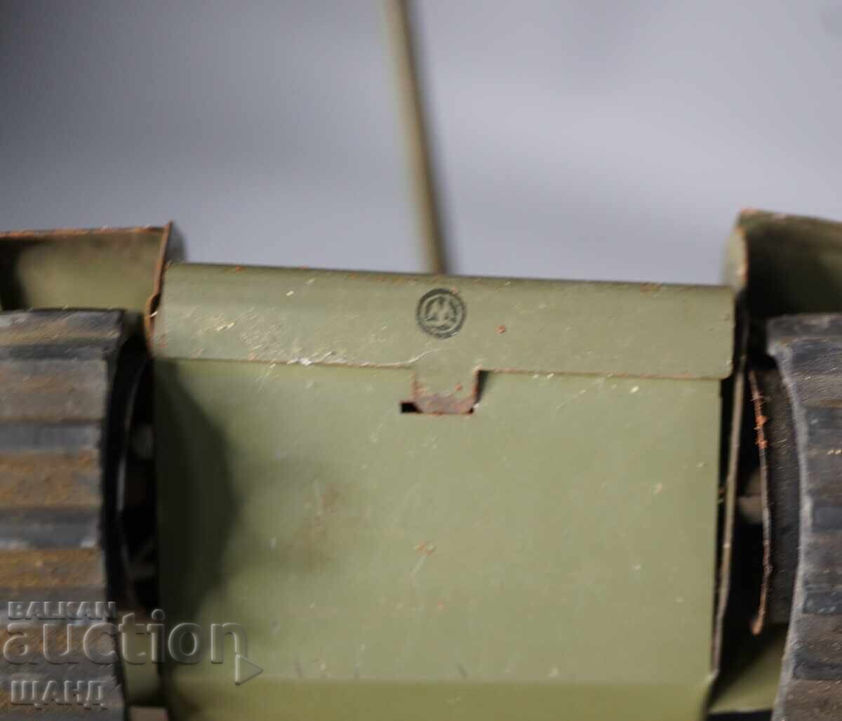 Old German metal toy tank model, battery-operated - 6 Old German metal toy tank model, battery-operated - 6