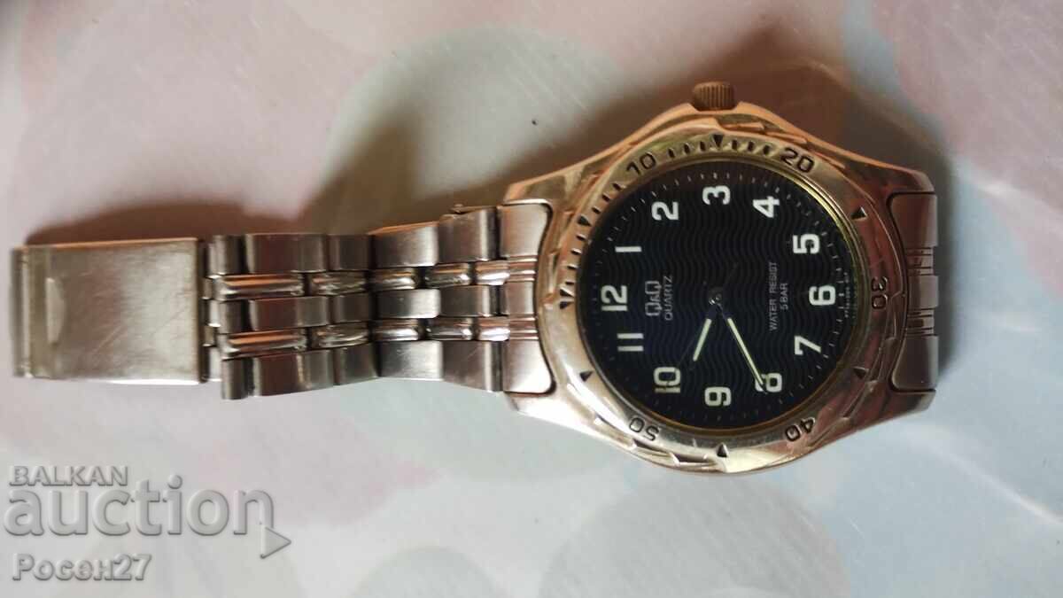 Quartz watch Q-Q
