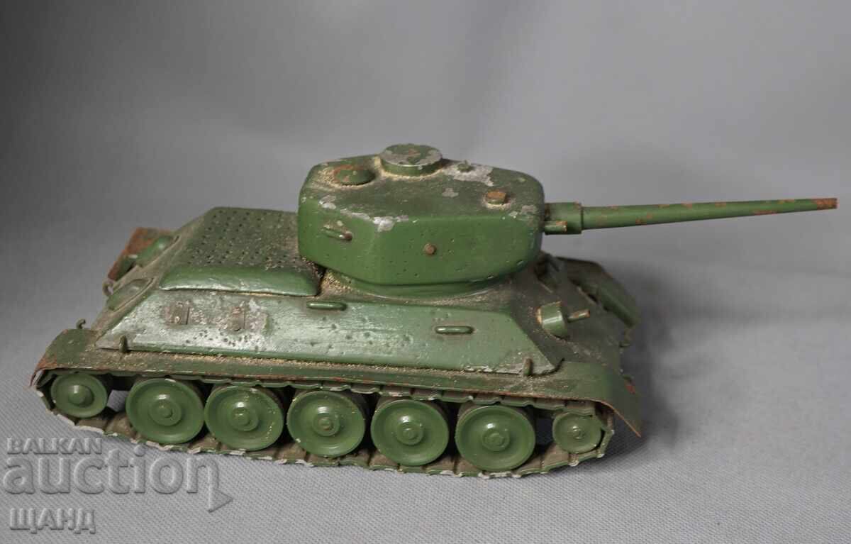 Auction Old metal military tank model Auction Old metal military tank model