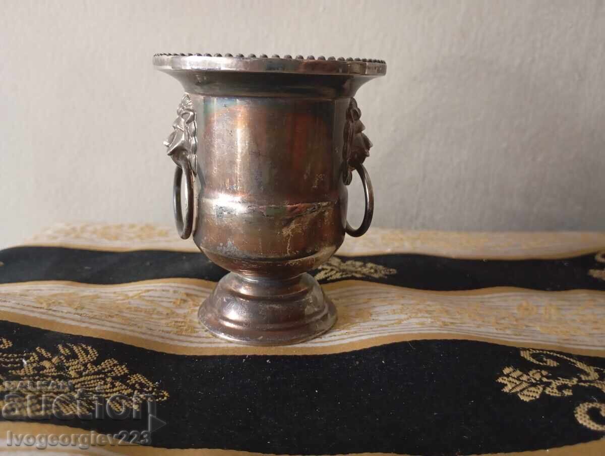 Съд за клечки за зъби