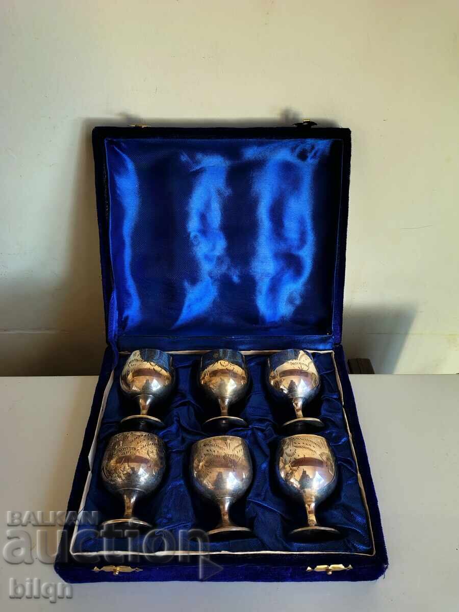 Прекрасен Комплект Стари Бронзови Чашки-EPNS