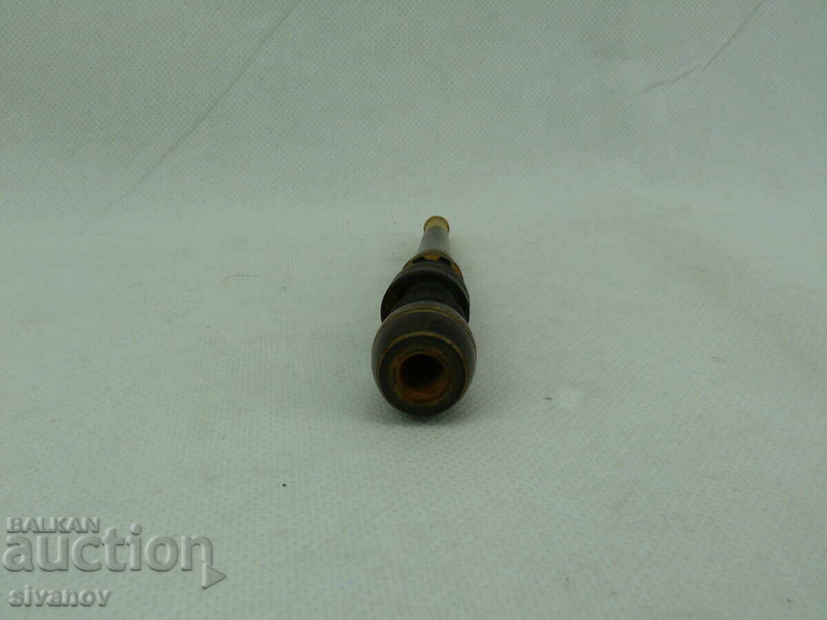 Interesantă pipă veche de lemn pentru țigări #2496 cu preț 14.99 BGN | € 7.66 Interesantă pipă veche de lemn pentru țigări #2496 cu preț 14.99 BGN | € 7.66