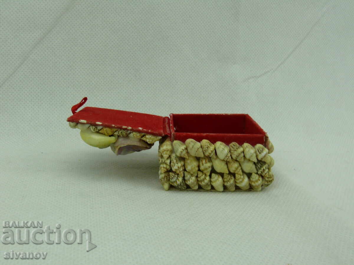 Παράδοση Παλιό διακοσμητικό κουτί με κοχύλια #2514