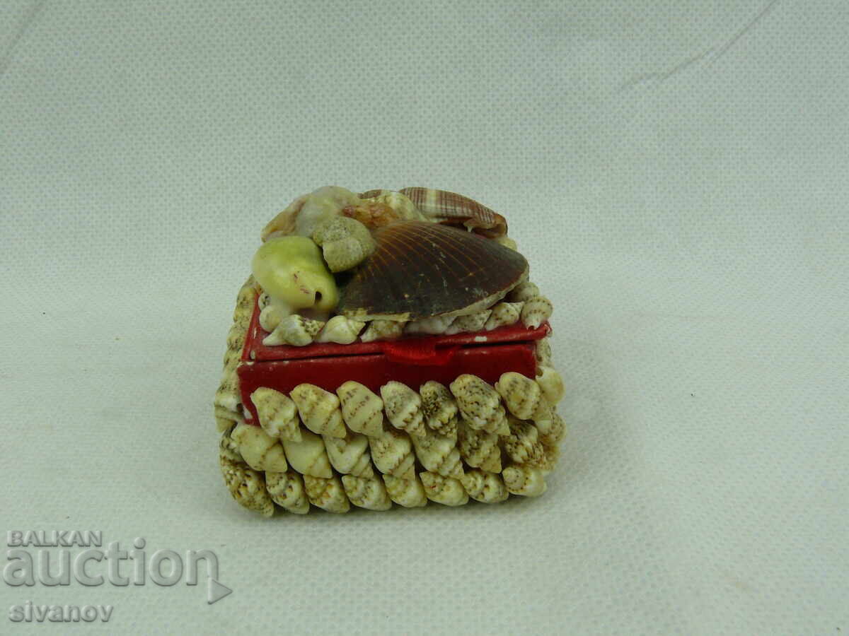 Παλιό διακοσμητικό κουτί με κοχύλια #2514