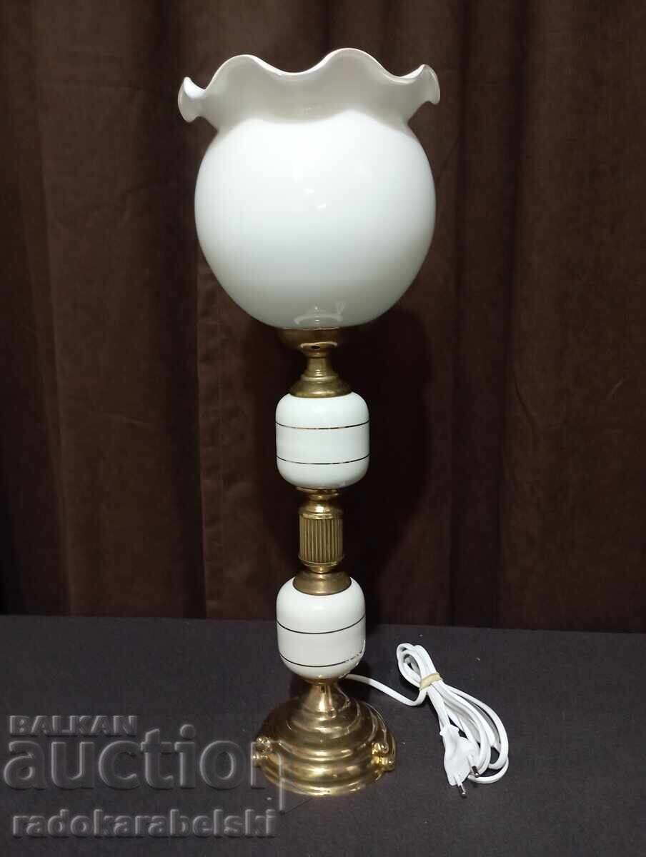 Set de două lămpi din porțelan cu abajururi din sticlă albă cu preț 99.90 BGN | € 51.08