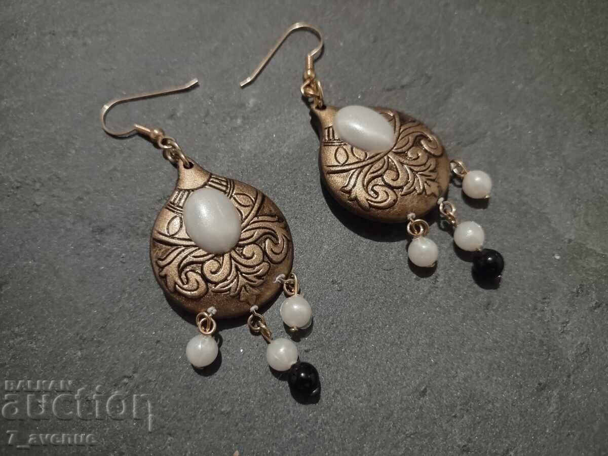 Cercei lungi ușori 13.10.25 cu preț 9.00 BGN | € 4.60