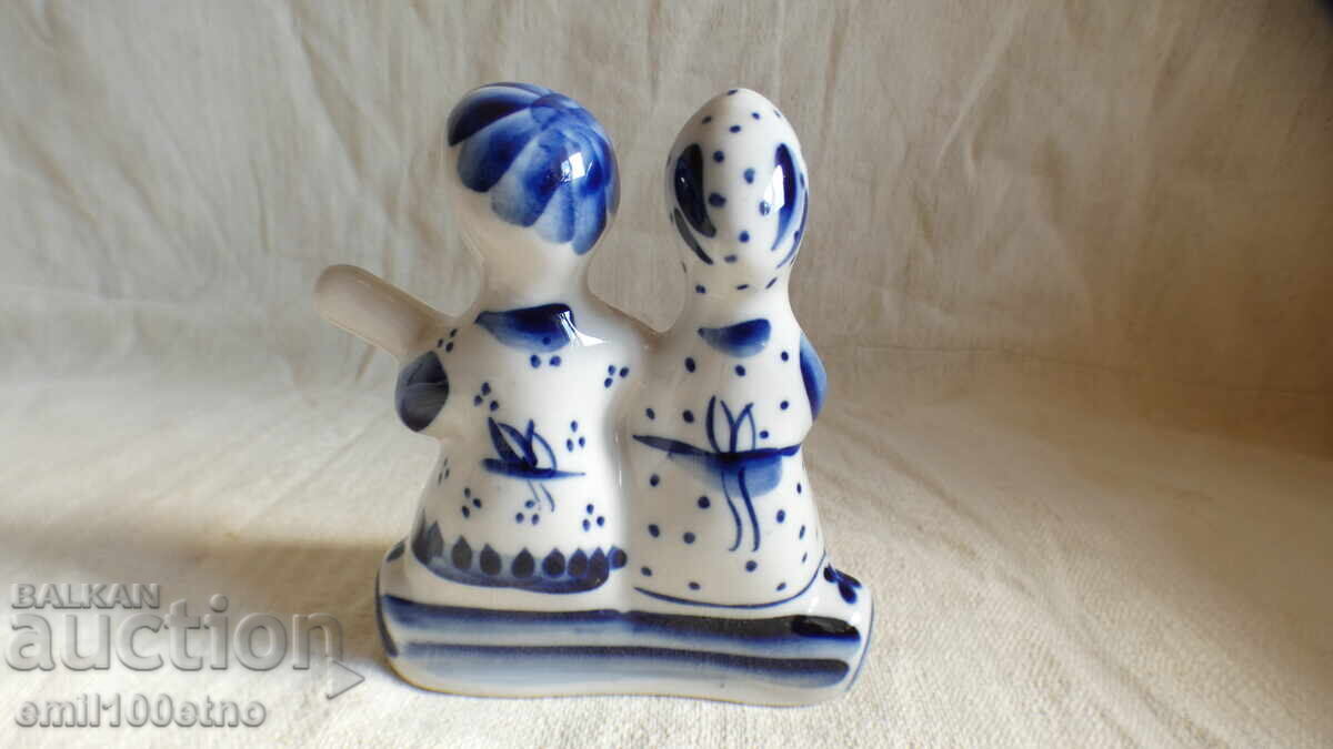 Доставка на Авторска Фигура - автор Денисов - порцелан Гжель Русия