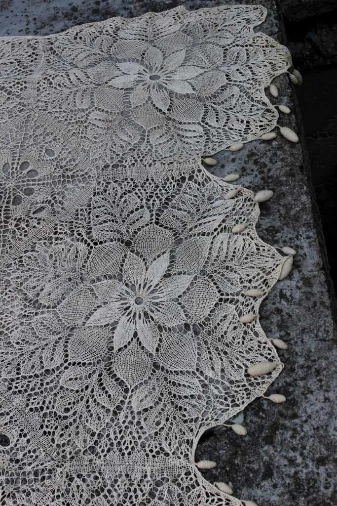 Auction  100-YEAR-OLD UNIQUE BED COVER, CROCHETED