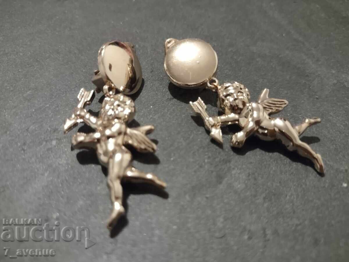 Cercei lungi ușori efectivi 13.10.25 cu preț 9.00 BGN | € 4.60