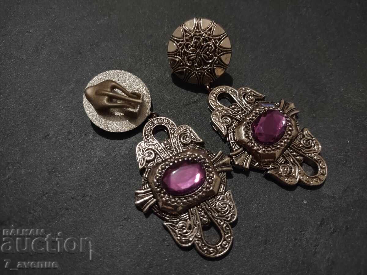 Cercei lungi ușori efectivi 14.10.25 cu preț 9.00 BGN | € 4.60