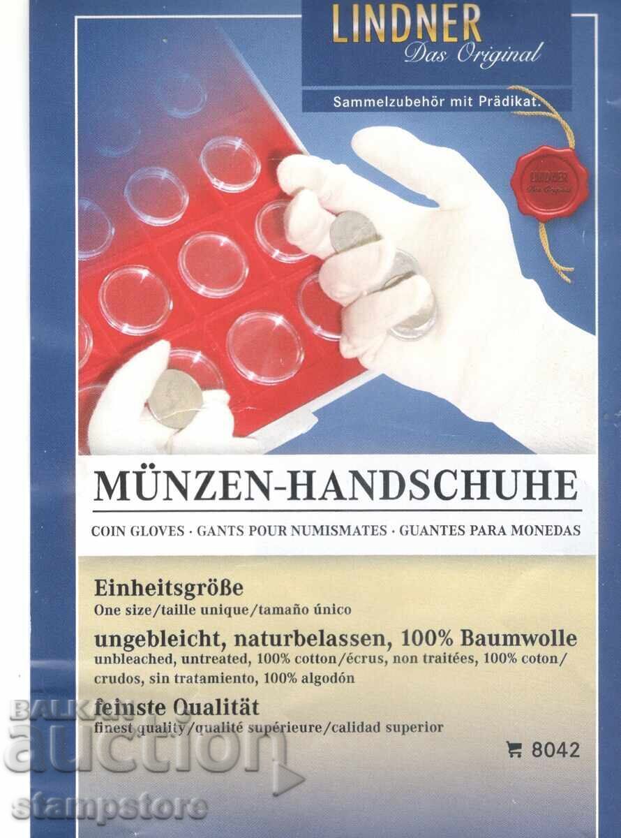 Numismatic gloves for working with coins