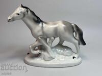 Παλαιό πορσελάνινο ειδώλιο Ίσιδας Βουλγαρία Kon