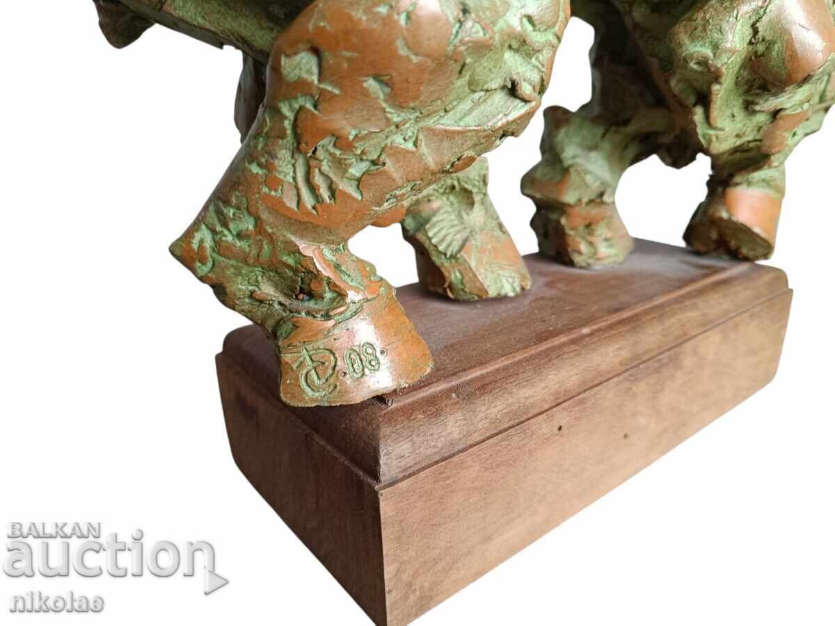 Παράδοση Γλυπτό "Ταύρος" - δημιουργός Σπας Ντότσεφ Παράδοση Γλυπτό "Ταύρος" - δημιουργός Σπας Ντότσεφ