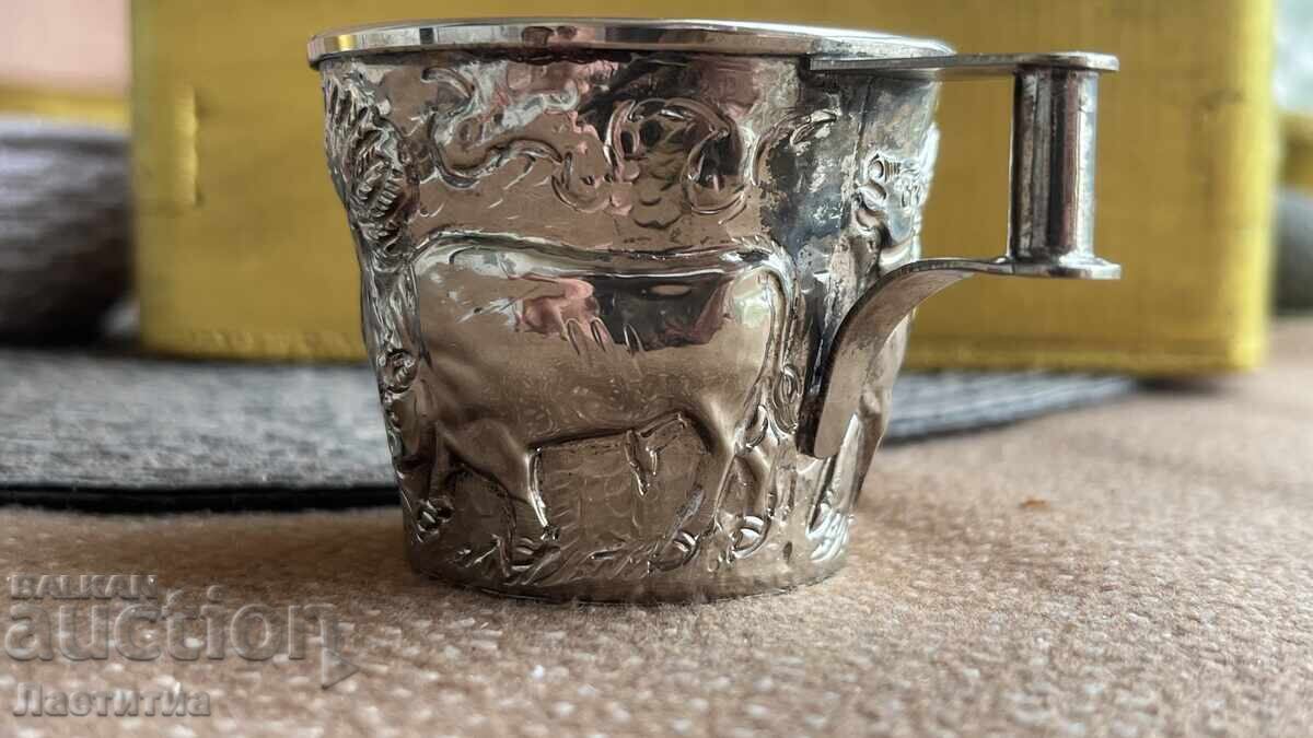 Livrarea Ceașcă de argint cu scene antice Livrarea Ceașcă de argint cu scene antice