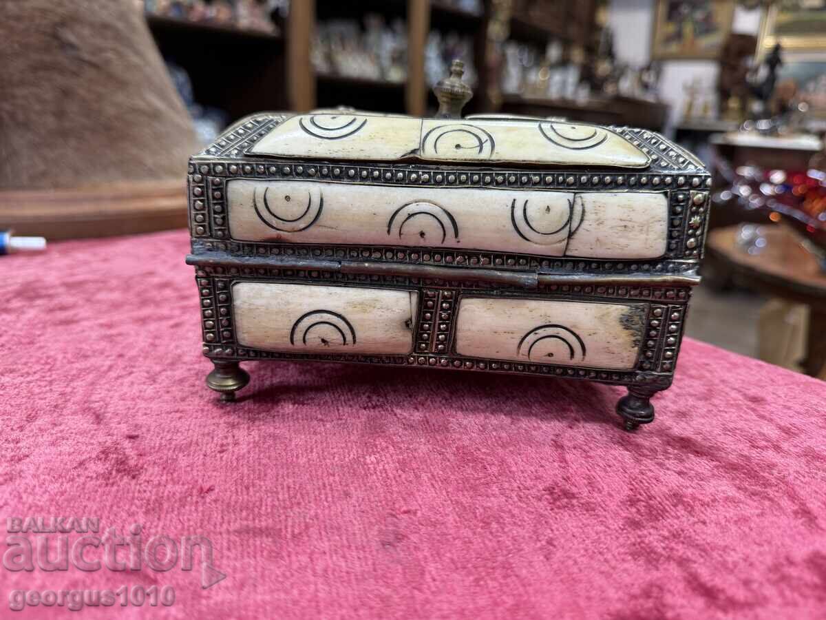 Παλιό κουτί κοσμημάτων №7479 με τιμή 75.00 BGN | € 38.35 Παλιό κουτί κοσμημάτων №7479 με τιμή 75.00 BGN | € 38.35