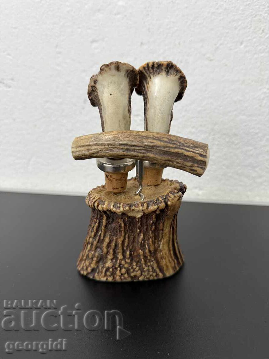 Wine accessory set made of deer antler. No. 7487 with price 95.00 BGN | € 48.57