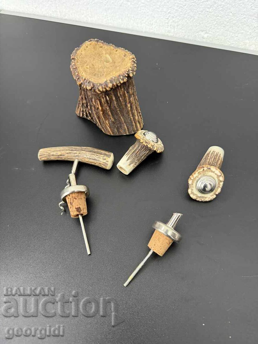 Delivery of Wine accessory set made of deer antler. No. 7487