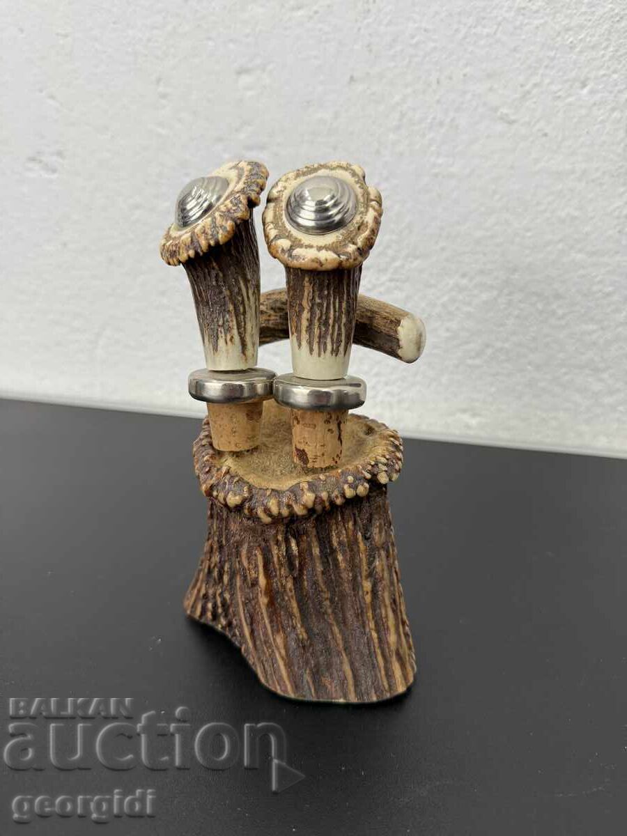 Wine accessory set made of deer antler. No. 7487
