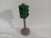 Model de semafor potrivit pentru diorama semafor semnalizator 12cm