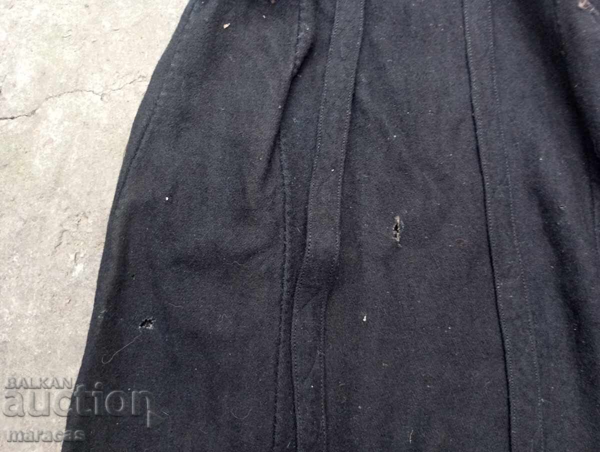 Old woman's folk costume - 5