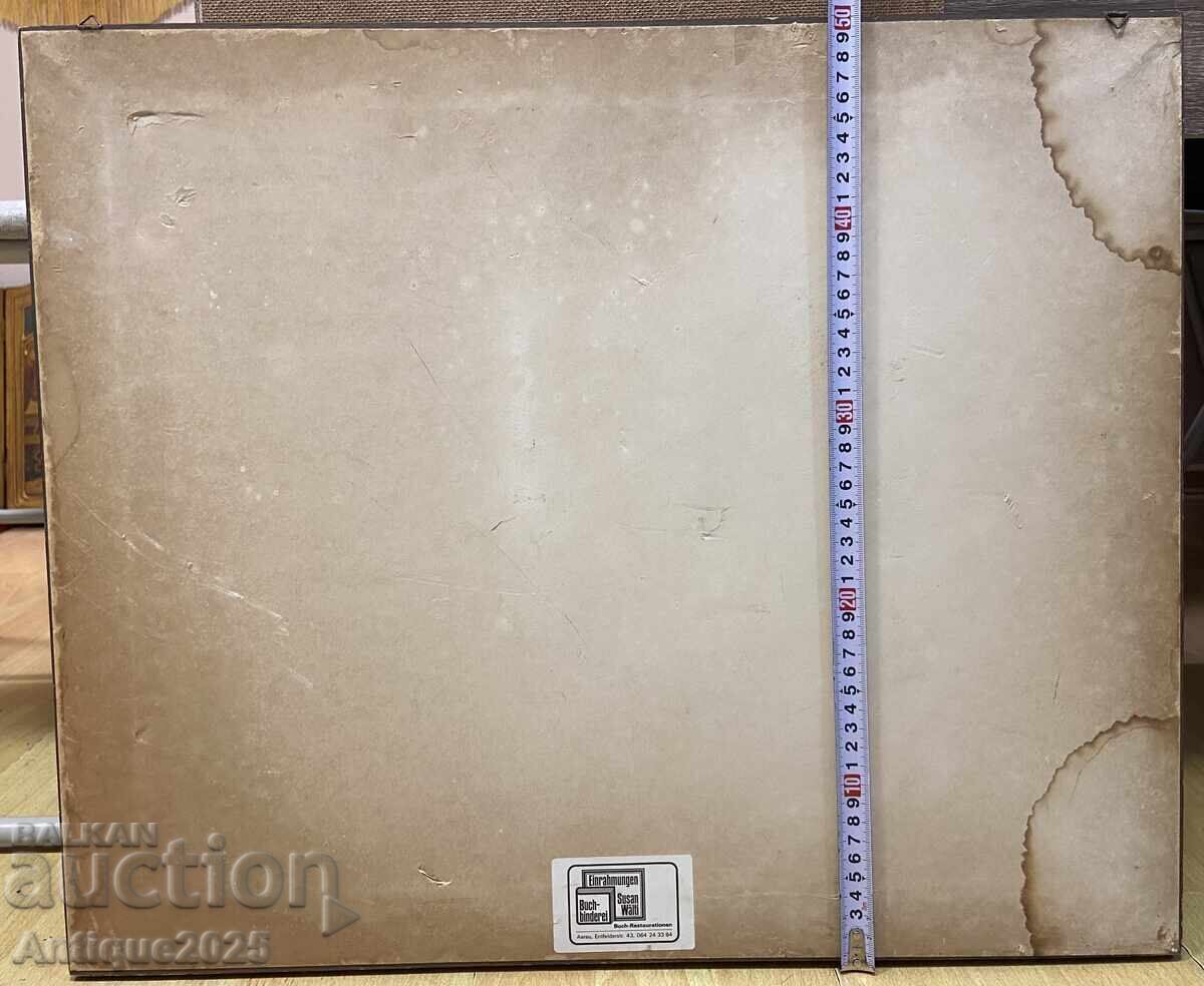 Livrarea Trandafiri albi într-o vază de aur (Irene Lok)