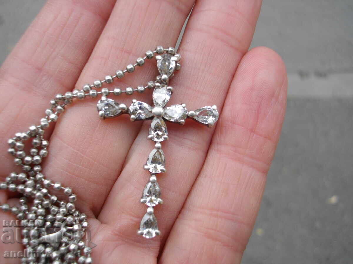 MARE CRUCE DE ARGINT CU LANȚ cu preț 95.00 BGN | € 48.57