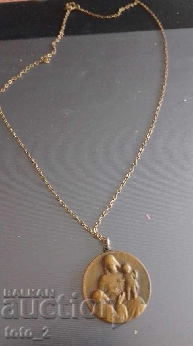 OLD MEDALLION WITH BIBLICAL MOTIF OLD MEDALLION WITH BIBLICAL MOTIF