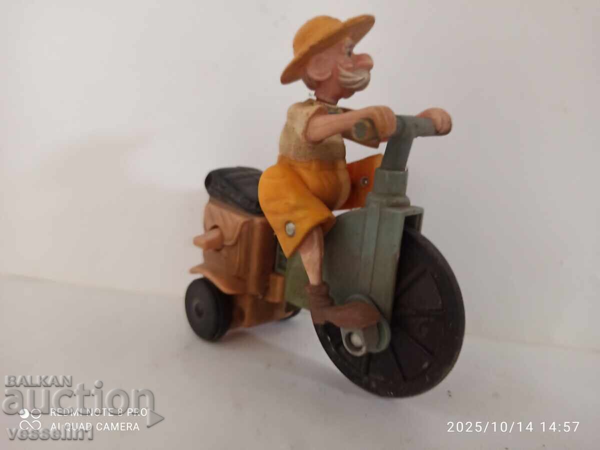 Old McDonald's Disney Tarzan Wind-Up Toy with price 22.00 BGN | € 11.25