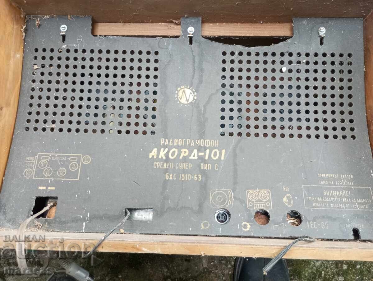 Auction Old radio gramophone Auction Old radio gramophone