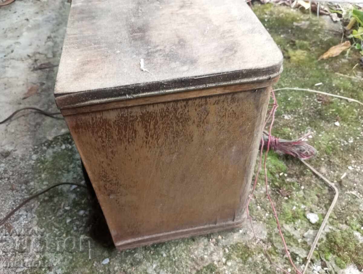 Παράδοση Ένα παλιό ραδιόφωνο Παράδοση Ένα παλιό ραδιόφωνο