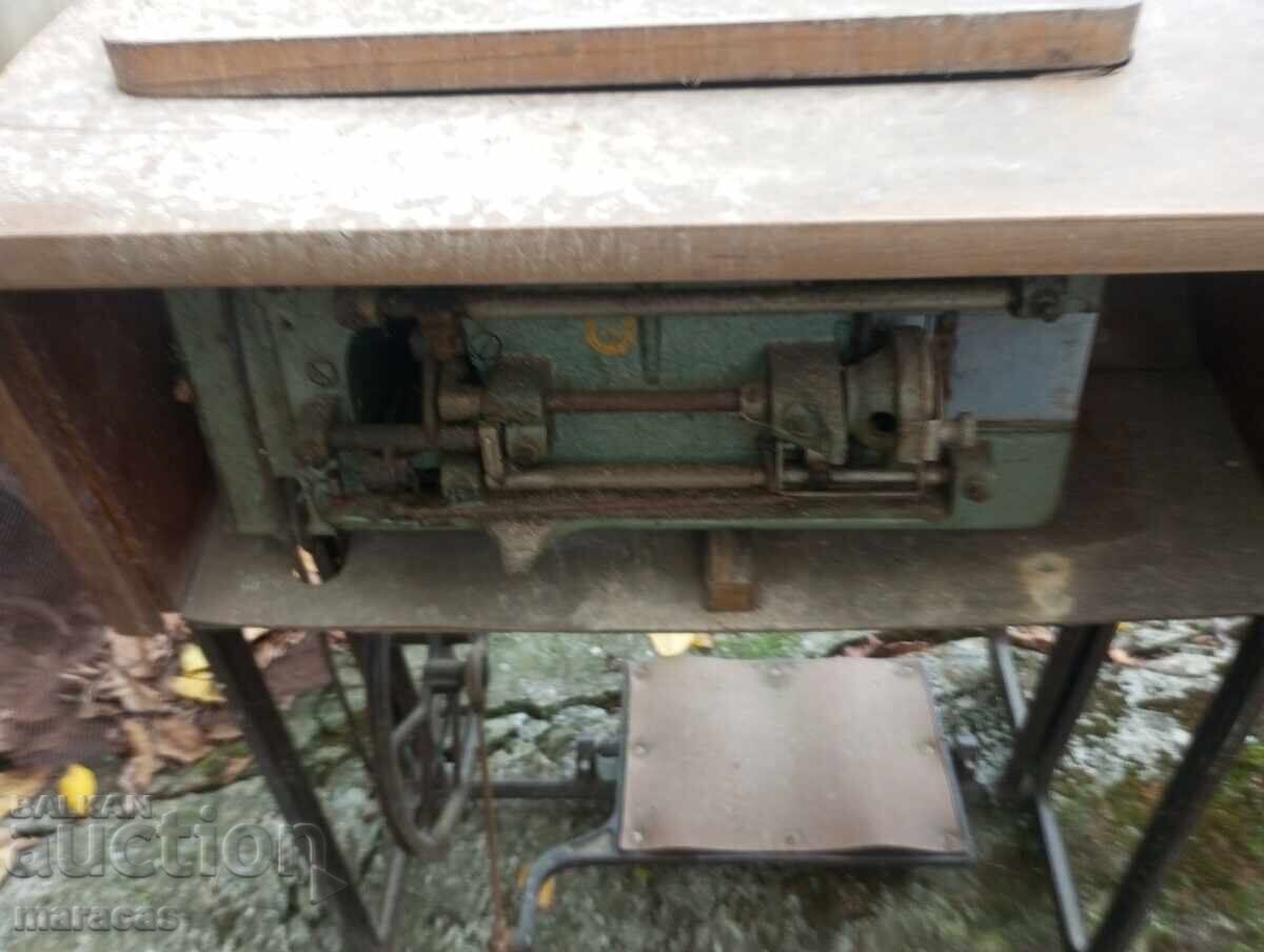 Old sewing machine with metal legs - 5