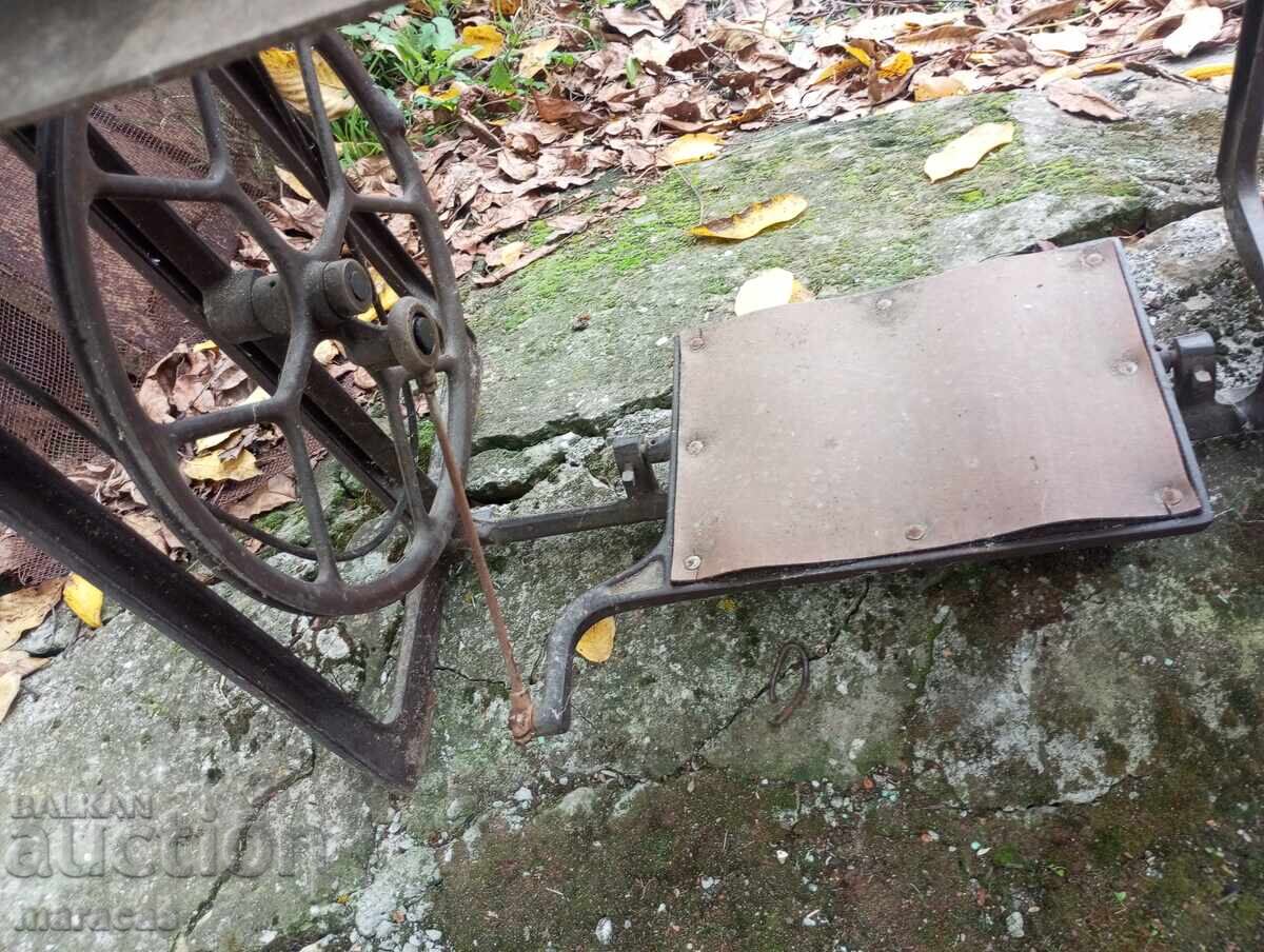 Old sewing machine with metal legs - 6