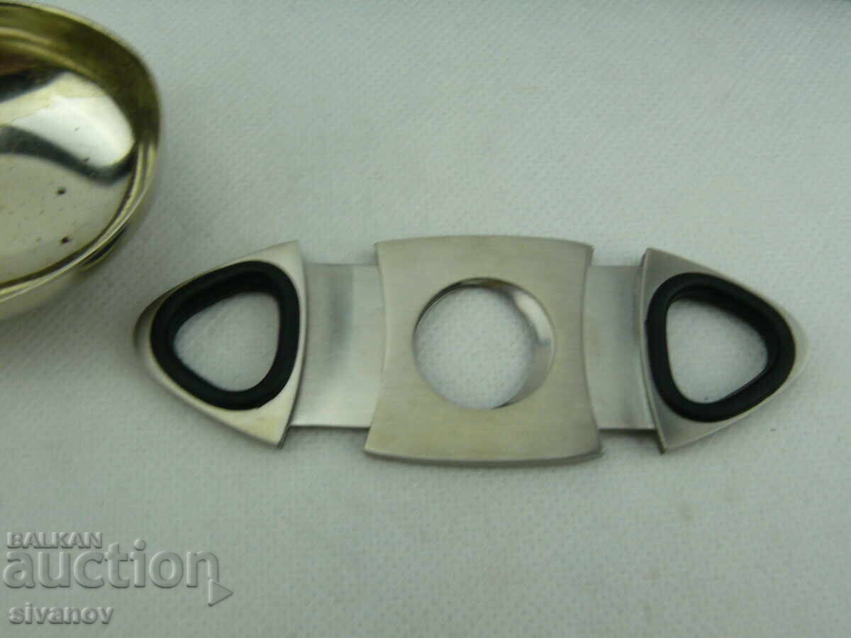 Interesting cigar set, knife, ashtray, and double case #2545 with price 19.99 BGN | € 10.22 Interesting cigar set, knife, ashtray, and double case #2545 with price 19.99 BGN | € 10.22