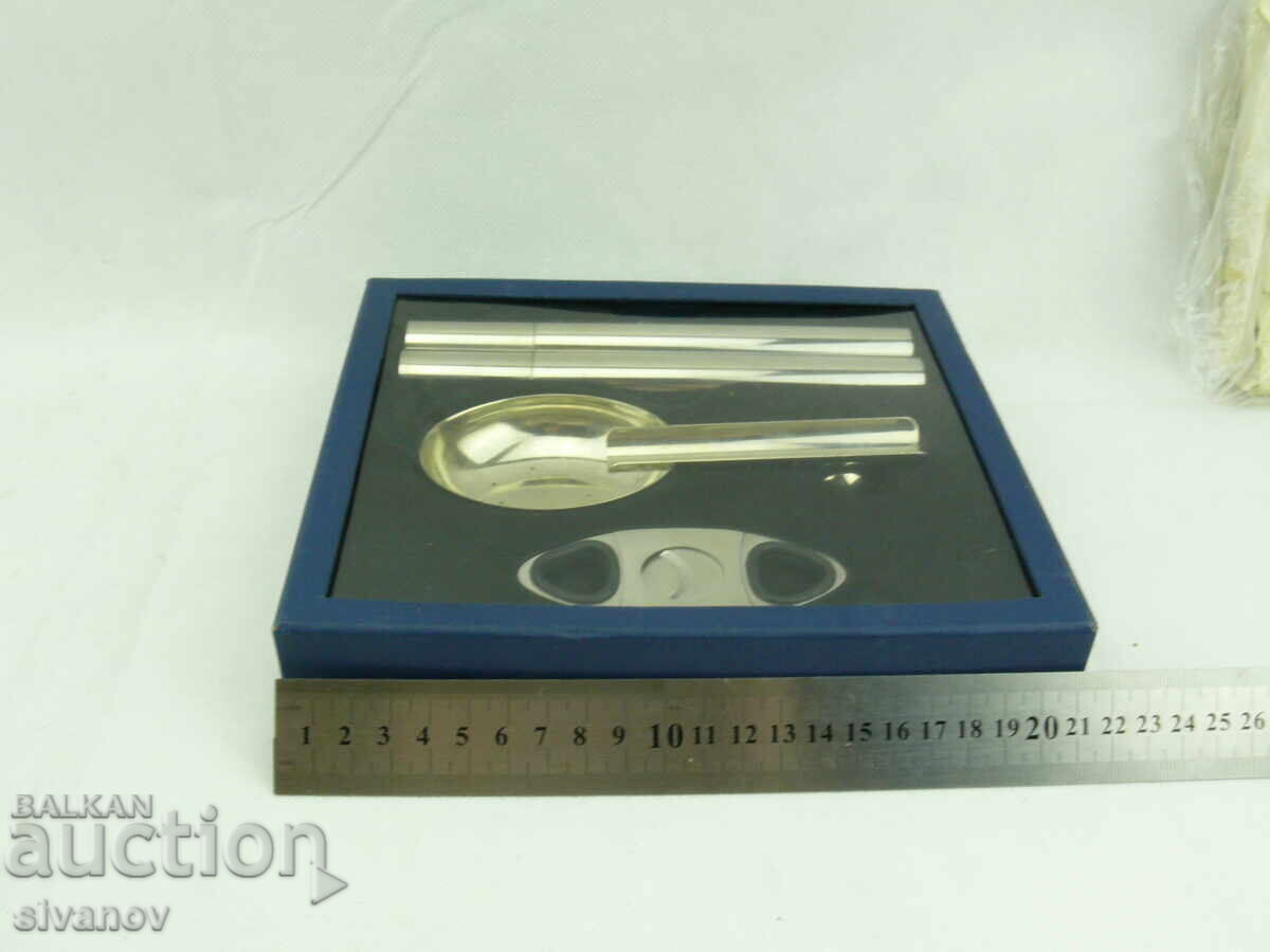 Interesting cigar set, knife, ashtray, and double case #2545 - 7 Interesting cigar set, knife, ashtray, and double case #2545 - 7