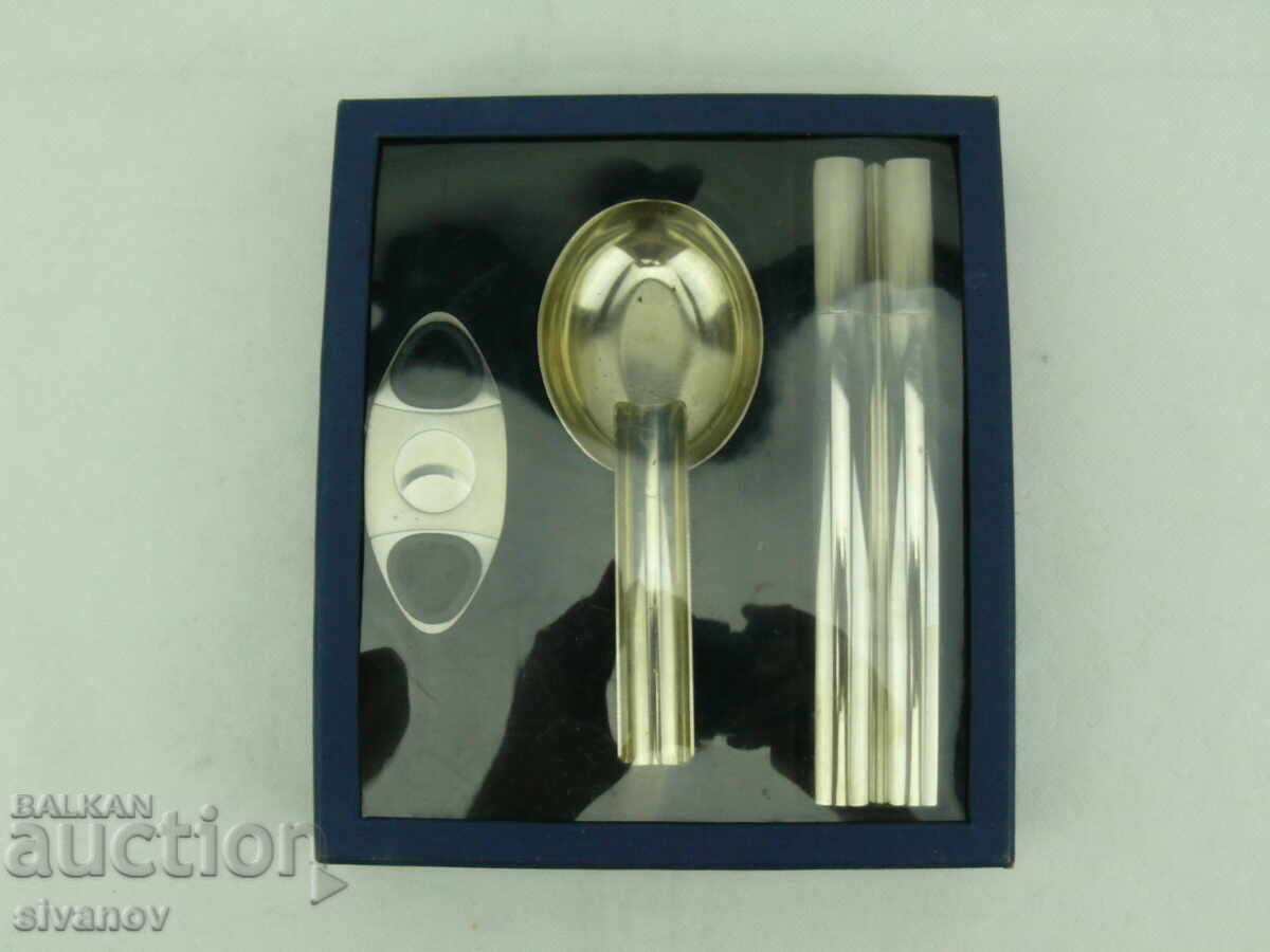 Interesting cigar set, knife, ashtray, and double case #2545 Interesting cigar set, knife, ashtray, and double case #2545