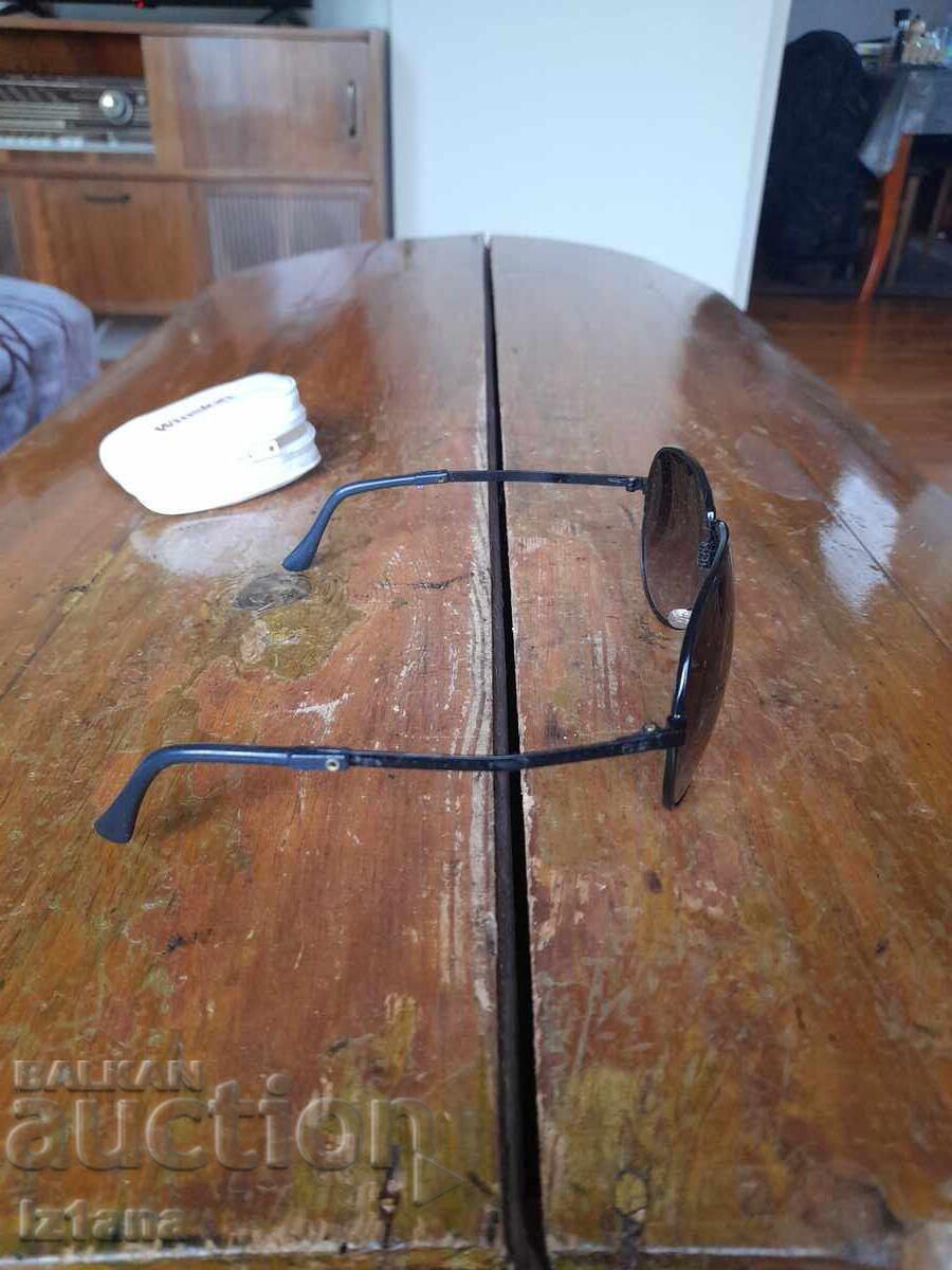 Livrarea Ochelari de soare Winston vechi Livrarea Ochelari de soare Winston vechi