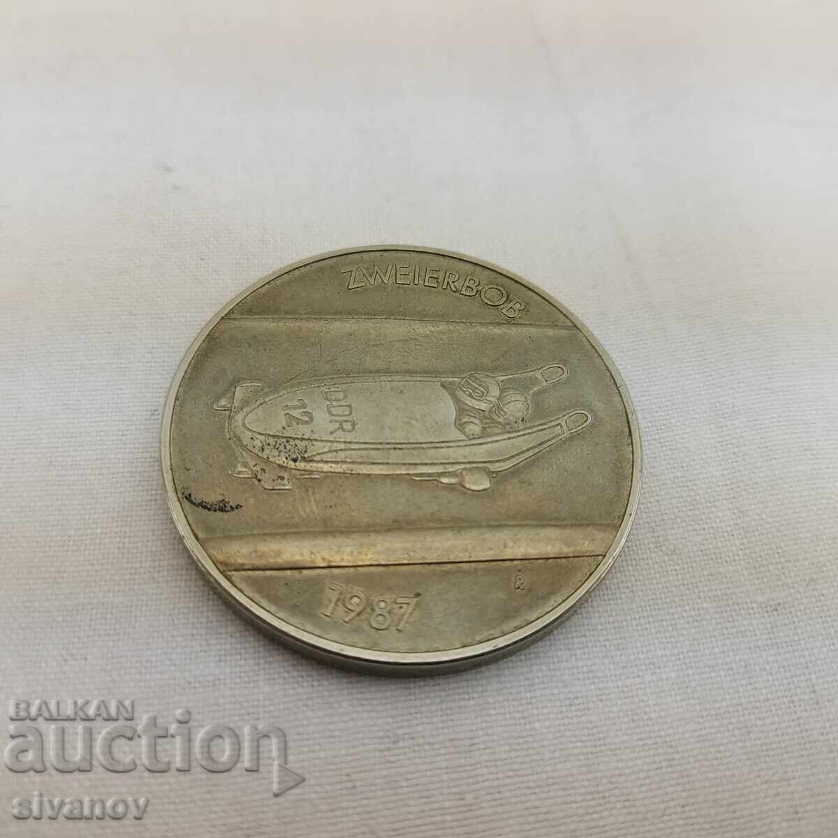 Δημοπρασία Παλαιό πλακέ μετάλλιο 1987 ΓΛΔ Μπόμπσλεϊ #2566 Δημοπρασία Παλαιό πλακέ μετάλλιο 1987 ΓΛΔ Μπόμπσλεϊ #2566