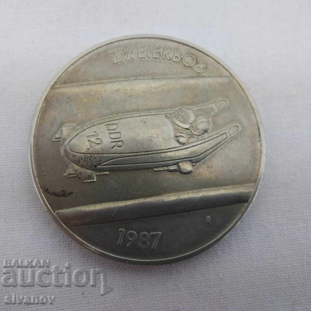 Παλαιό πλακέ μετάλλιο 1987 ΓΛΔ Μπόμπσλεϊ #2566 Παλαιό πλακέ μετάλλιο 1987 ΓΛΔ Μπόμπσλεϊ #2566