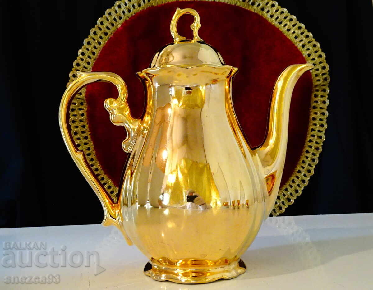 Auction  Bavarian porcelain, pure gold, rose, baroque