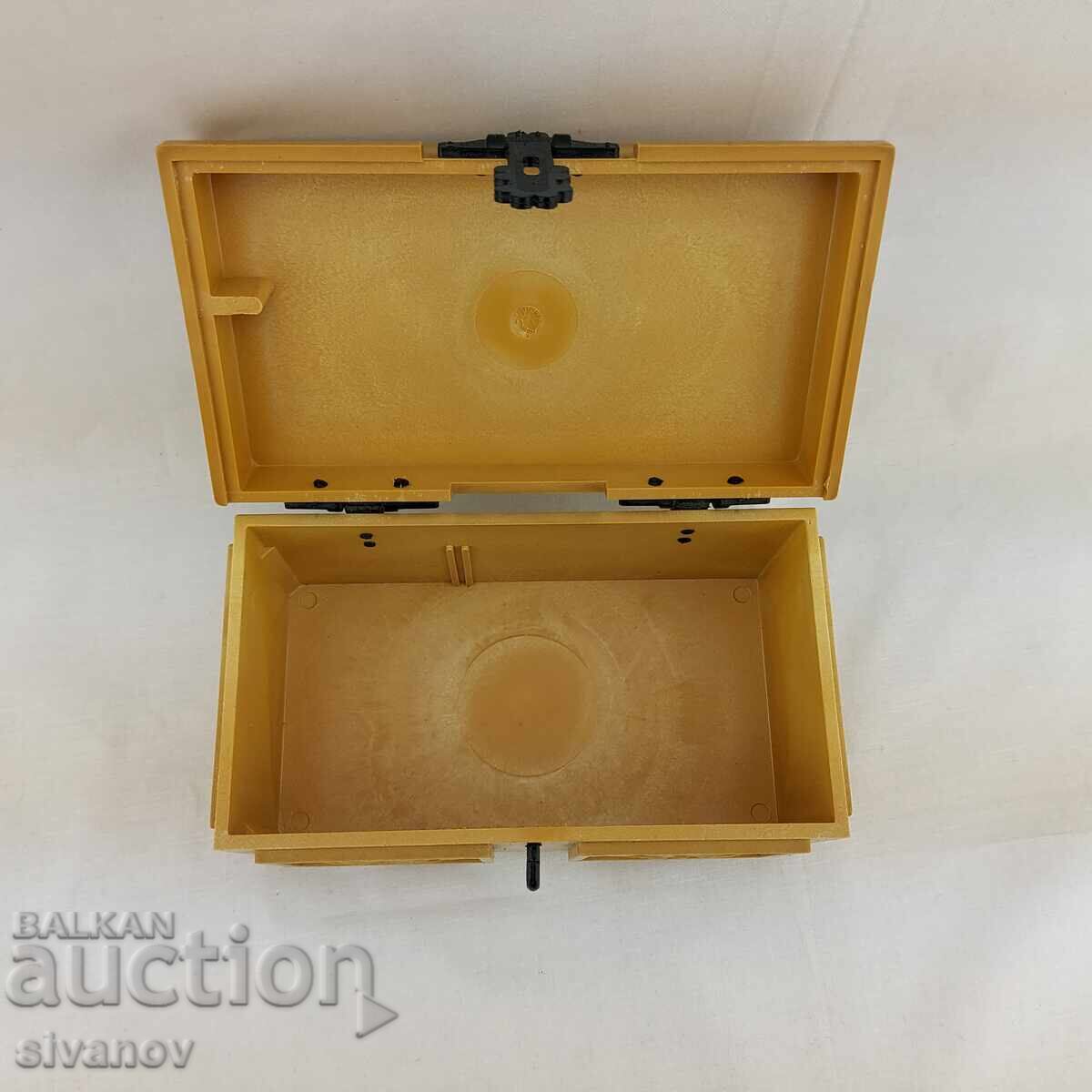 Cutie veche interesantă Cehoslovacia #2590 cu preț 19.99 BGN | € 10.22