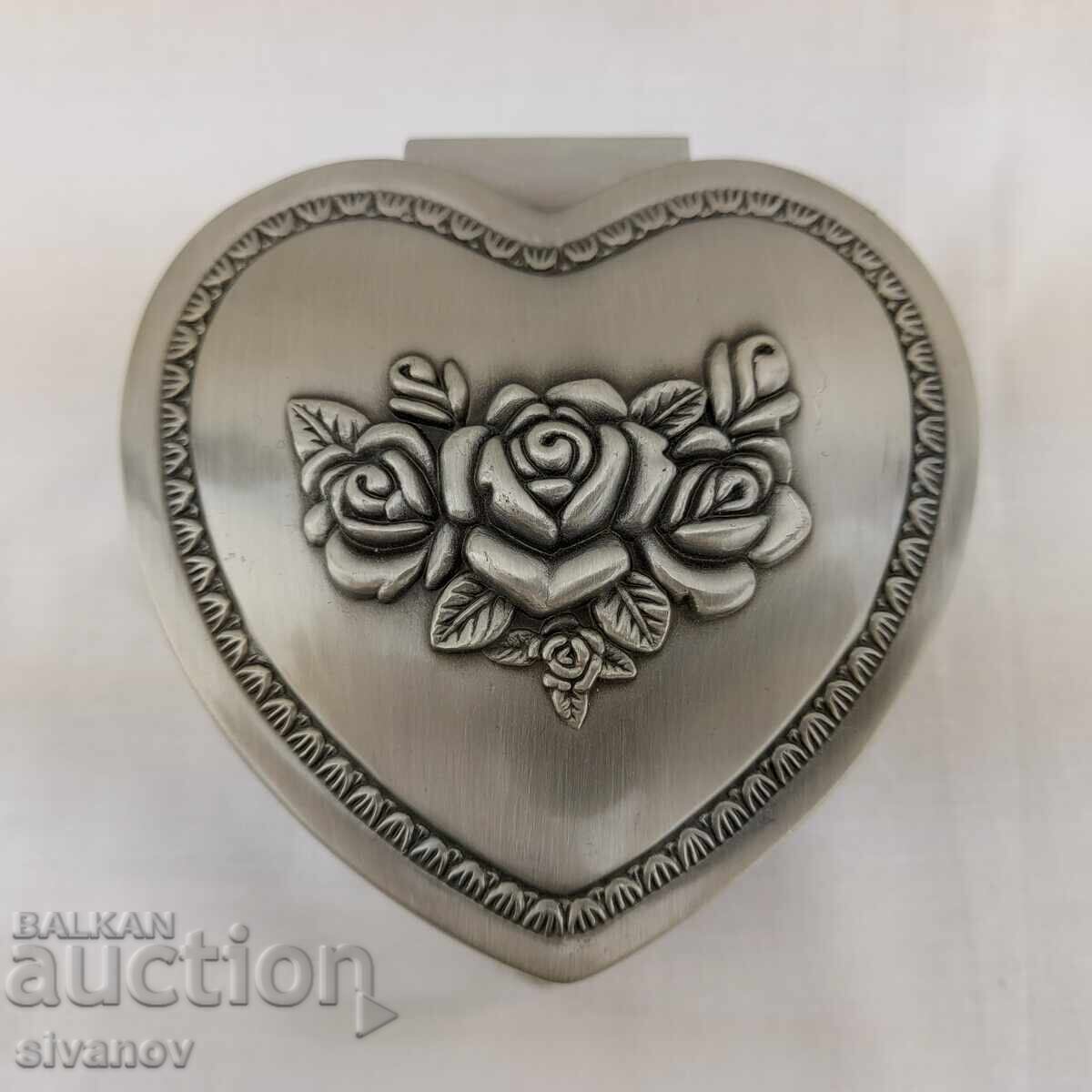 Licitație Cutie metalică interesantă pentru bijuterii inimă #2591