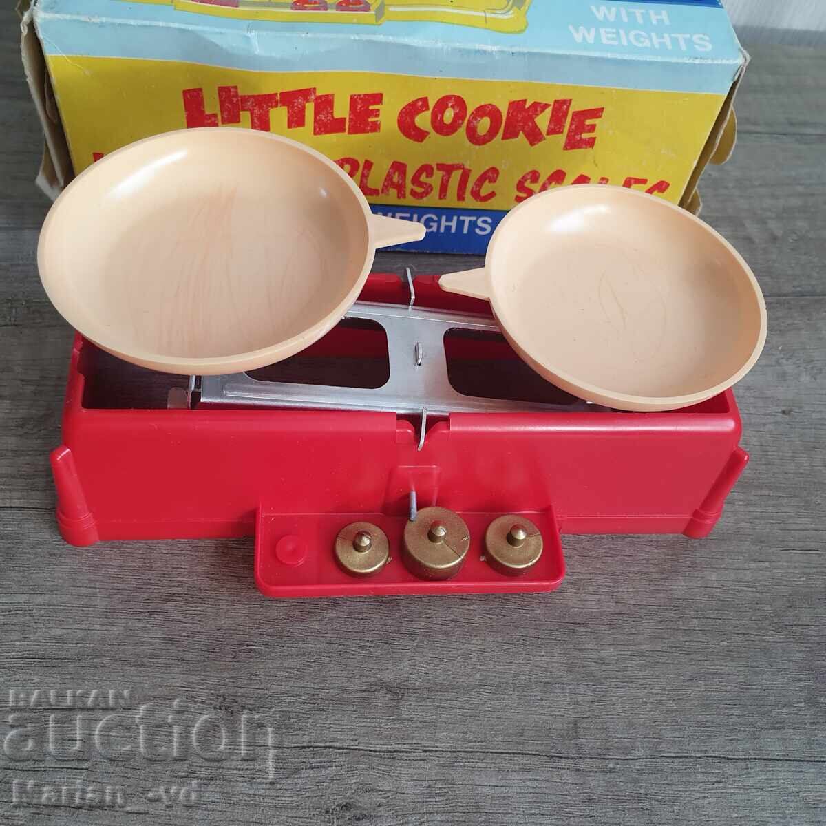 Стара унгарска детска кантар играчка с цена 50.00 лв. | € 25.56 Стара унгарска детска кантар играчка с цена 50.00 лв. | € 25.56