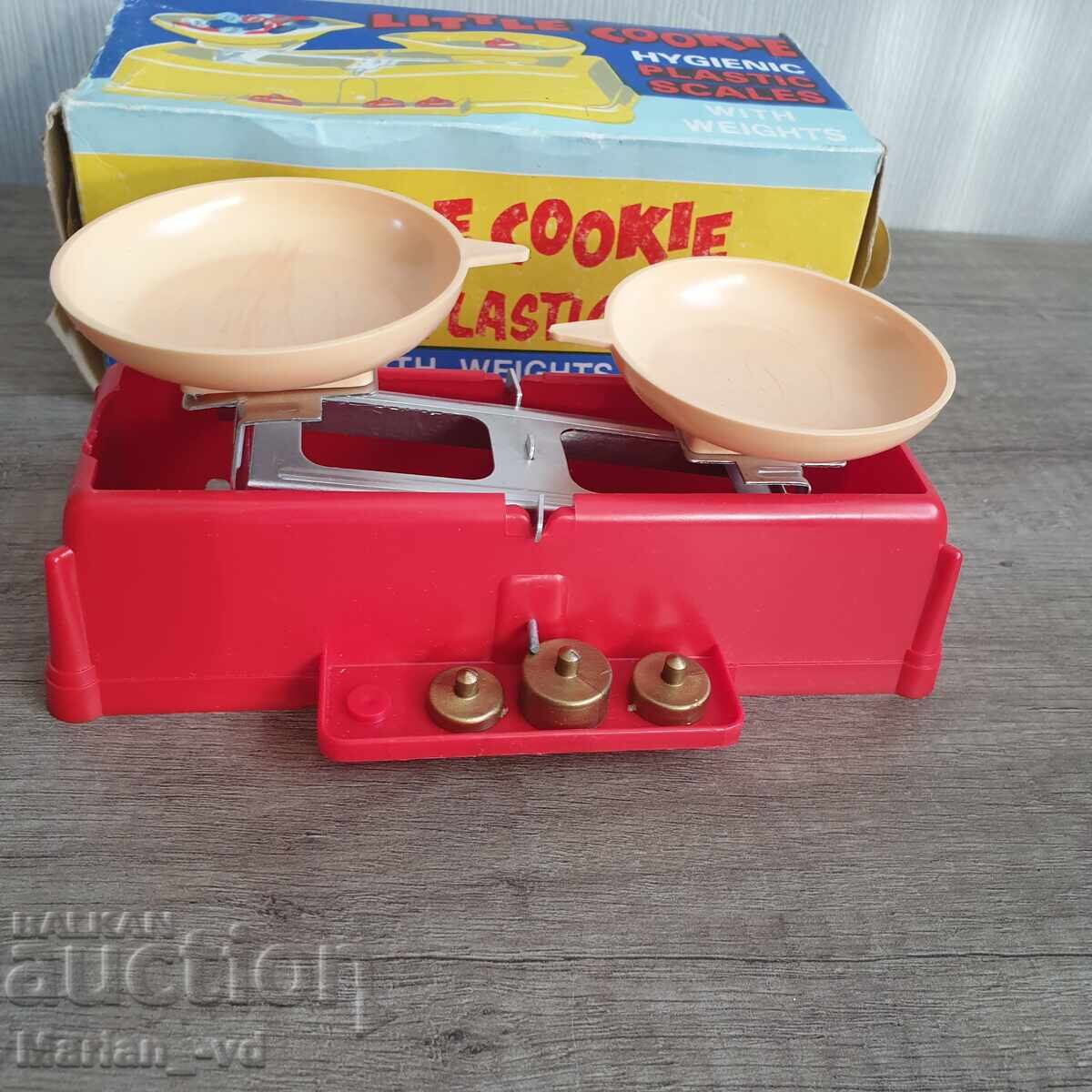 Доставка на Стара унгарска детска кантар играчка Доставка на Стара унгарска детска кантар играчка